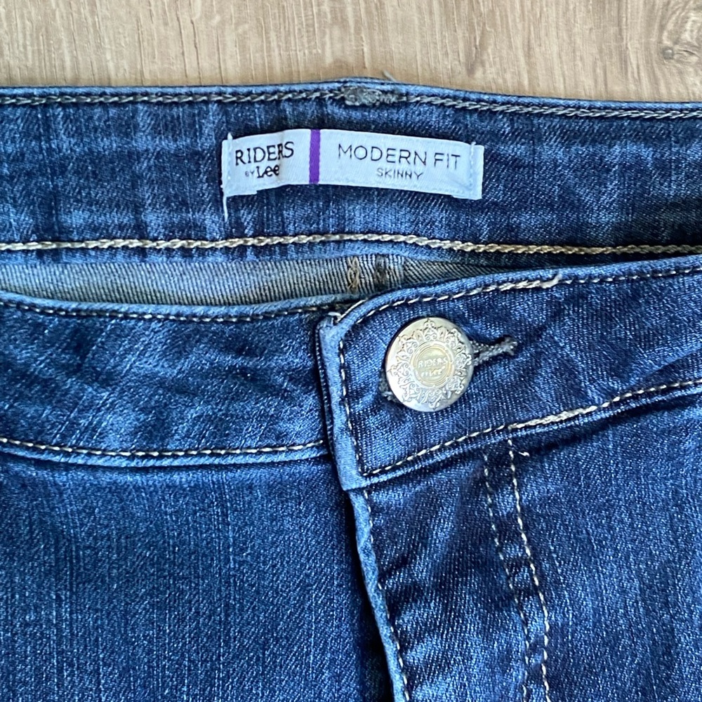 RIDERS by LEE MODERN FIT Skinny Jeans for Ladies. Size 14M PreOwned